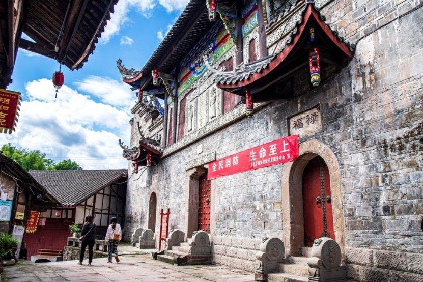 重庆：志愿服务守护温馨春运